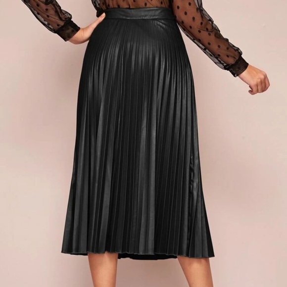 Accordion pleated vegan leather skirt camel brown - Picture 5 of 6